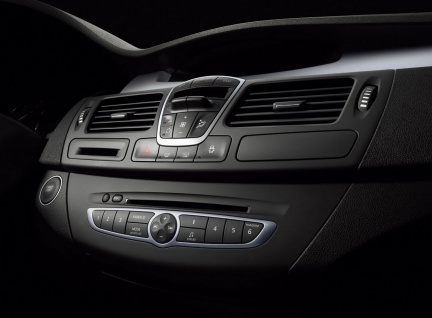 normal renault laguna teaser 2 Primeras fotos oficiales del nuevo Renault Laguna 2008