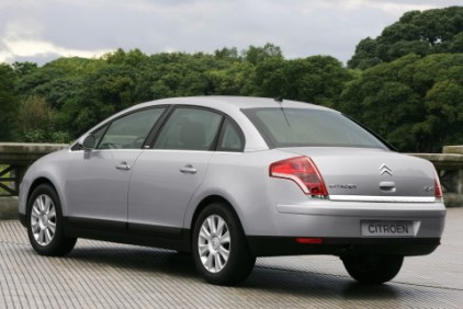 c4 sedan EL gran éxito del Citroën C4 Sedán en Argentina obliga a retrasar su lanzamiento en España.
