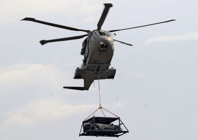 reventon1 El Lamborghini Reventón sobrevuela Turín en helicoptero militar