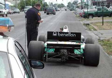 racing car Los aficionados al automovilismo conducen más deprisa