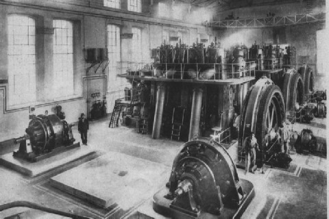 nave motores1 Los motores Diésel más grandes de España (o la madre de los petroleros)
