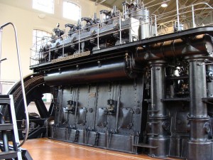 navemotores3 300x225 Los motores Diésel más grandes de España (o la madre de los petroleros)