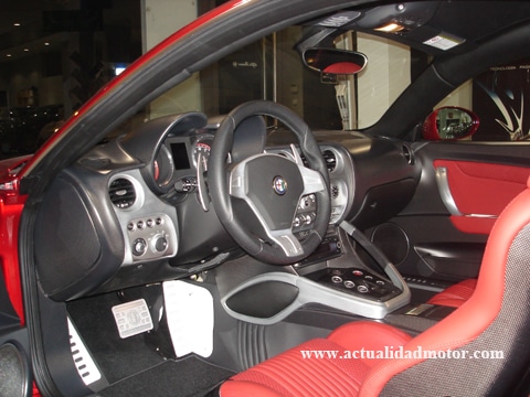 alfa 8c interior1 Alfa Romeo 8C Competizione: ¿como se transporta un sueño?