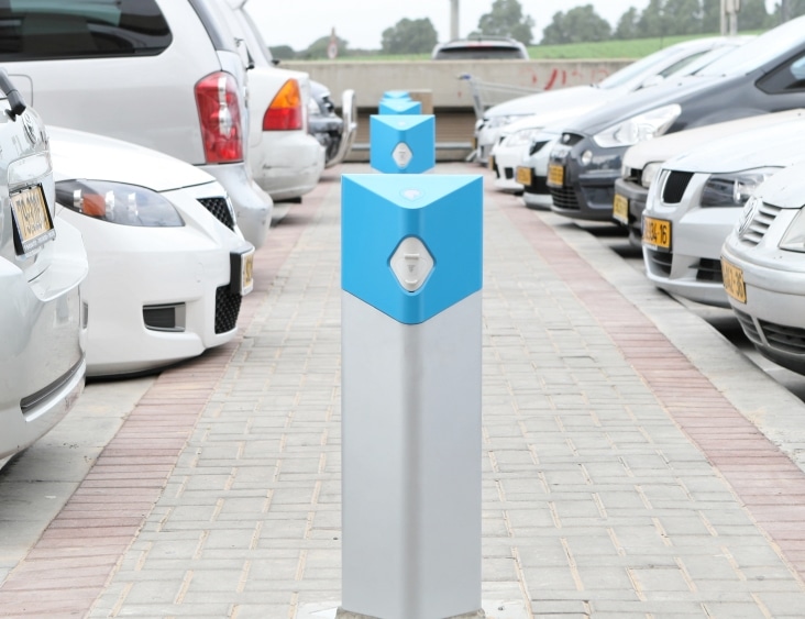 better place israel first plublic chargestation 4 Better Place Israel presenta sus primeros postes públicos de recarga  