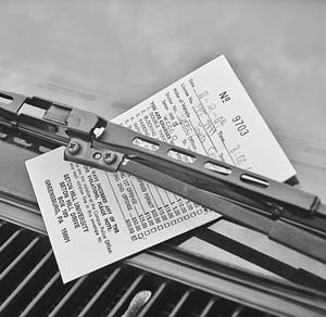 parking ticket21 Condenado a un año y nueve meses por falsificar tickets de la OTA