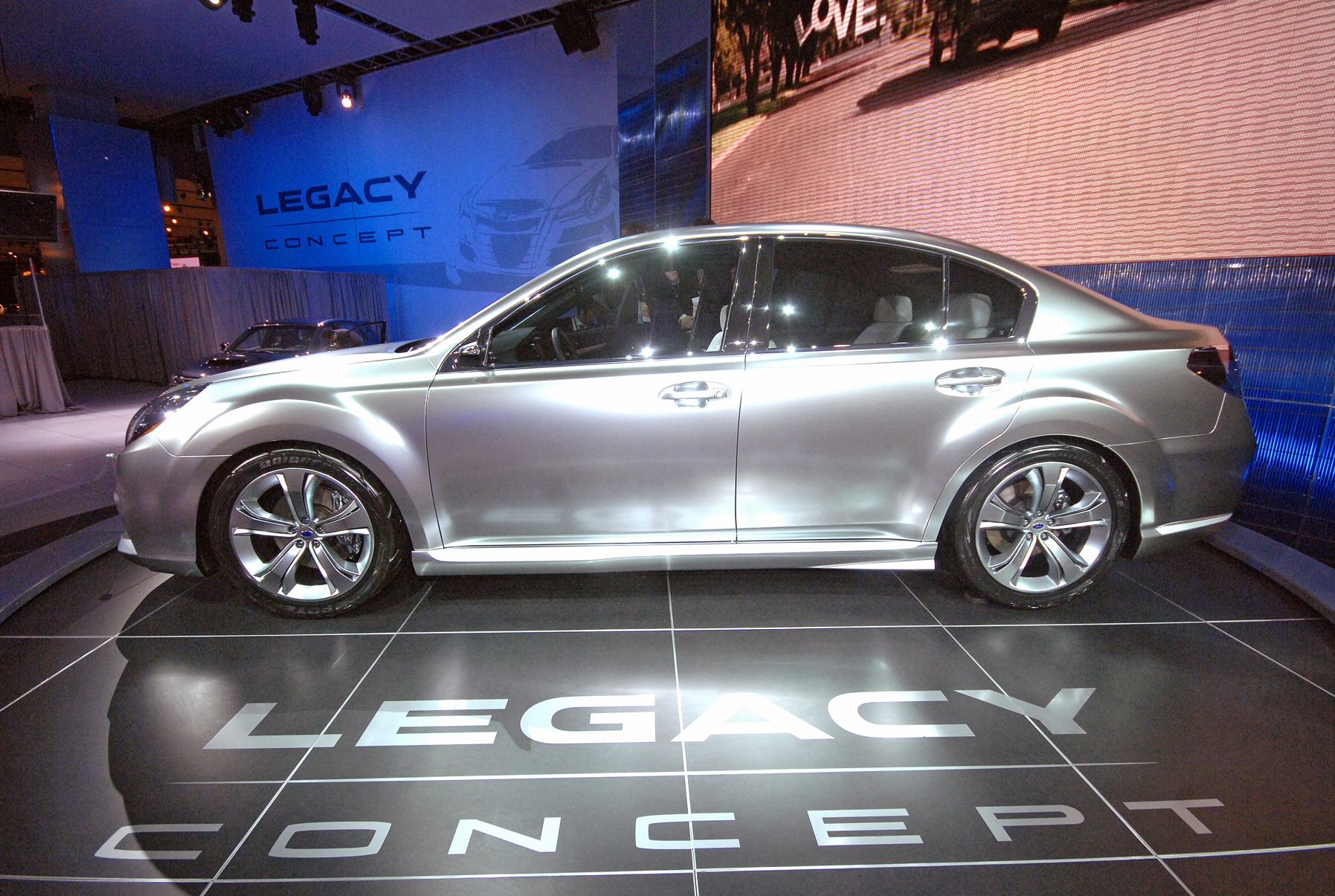 subaru-legacy-concept2 subaru legacy concept2 Detroit 2009: Subaru Legacy Concept