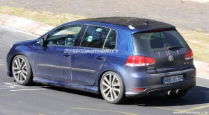 2010_volkswagen_golf_r20 2010 volkswagen golf r20 300x166 Ronda de pillados en Nurburgring