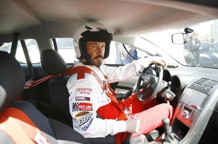 keanu reeves Toyota a beneficio con las estrellas de Hollywood.