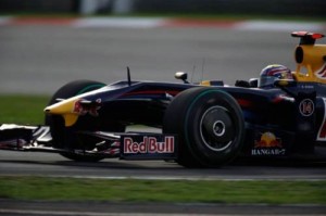 mark webber red bull racing gp malasia formula 1 2009 carrera copyright by red bull racing 300x199 Repetimos guión en los entrenamientos libres del viernes