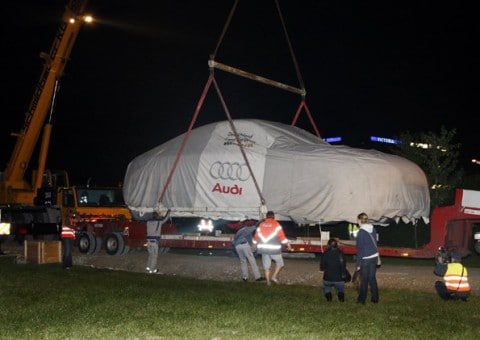 audi-tt-enorme audi tt enorme Ingolstadt acoge el Audi TT gigante de 10 toneladas para el centenario