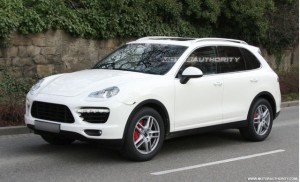 cayenne2011-3 cayenne2011 3 300x182 Porsche Cayenne 2011: casi, casi al descubierto