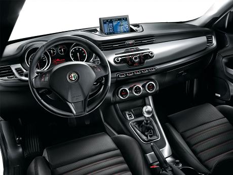 Alfa Romeo Giulietta Alfa Romeo Giulietta, disponible a partir de Mayo