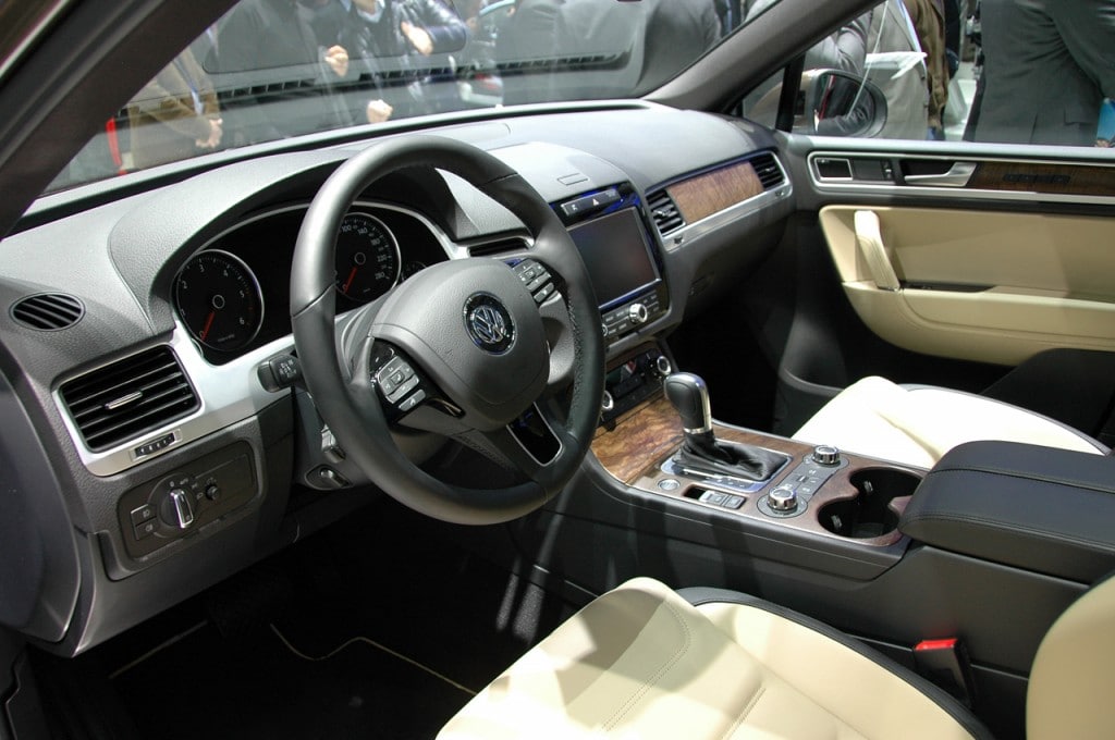 12 touareg live geneva 1024x680 Ya ha sido presentado el nuevo VW Touareg