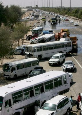 3 Muertos, 347 Heridos en un accidente en los Emiratos Árabes ioemiratos1103081 3 Muertos, 347 Heridos en un accidente en los Emiratos Árabes