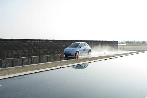 Fiat 500 derrapando