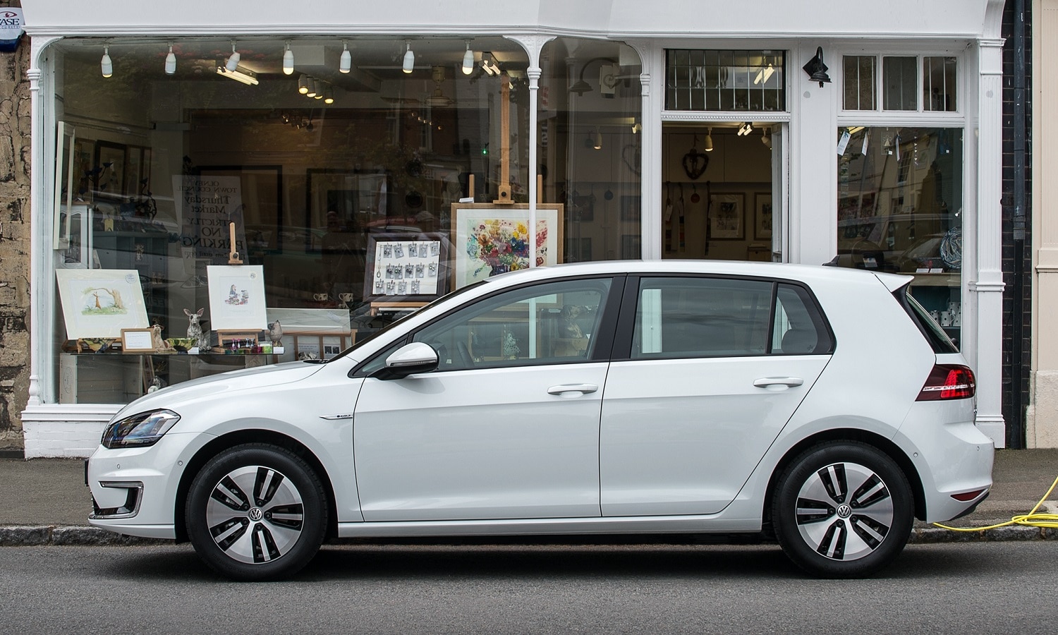 El funcionamiento de un motor eléctrico de imanes permanentes es adecuado para algunos coches eléctricos como el e-Golf