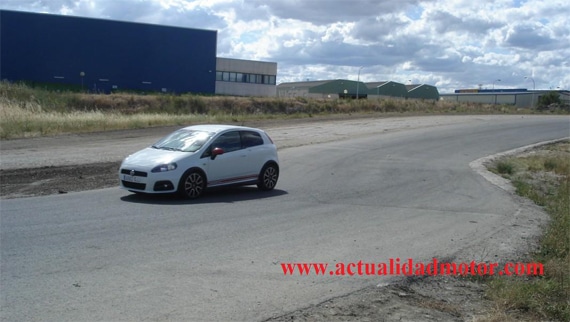 En plena prueba del Abarth Grande Punto