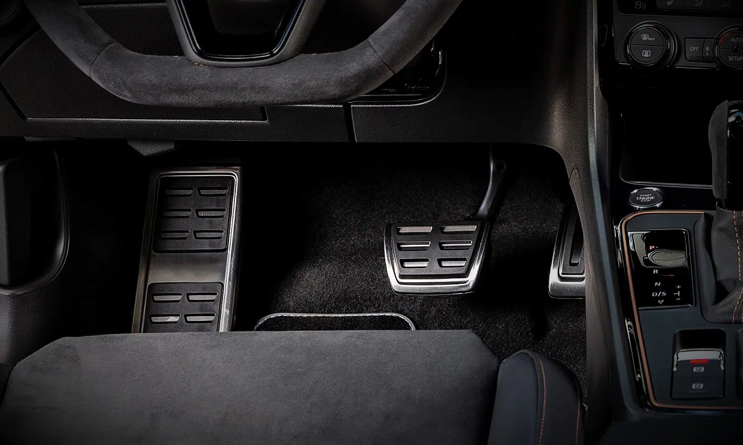 Como Poner El Freno De Mano Correctamente Luces de freno: no se encienden, se quedan encendidas, tercera luz |  Actualidad Motor