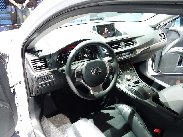 Lexus-CT200h-Interior