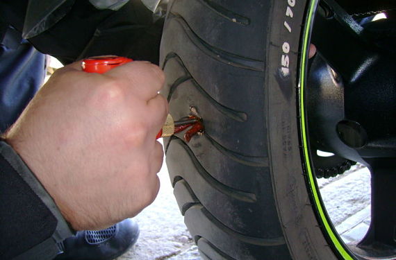 reparar-pinchazo Reparar pinchazo