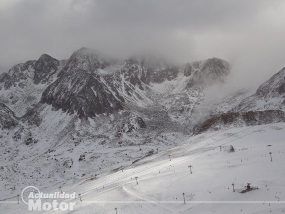 Montañas nevadas Andorra