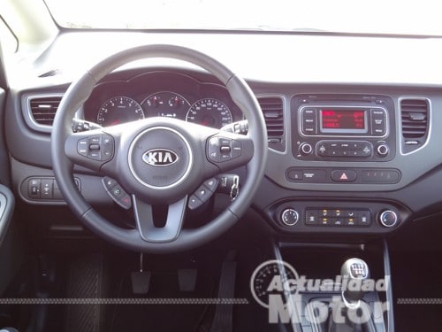 Kia Carens 2013 шофьорска позиция