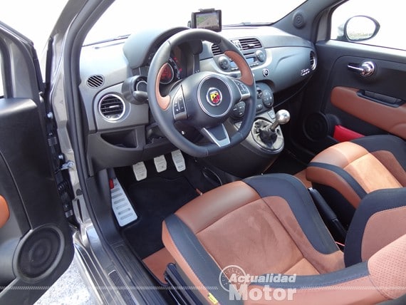 Abarth 500 595 Competizione puesto de conduccion