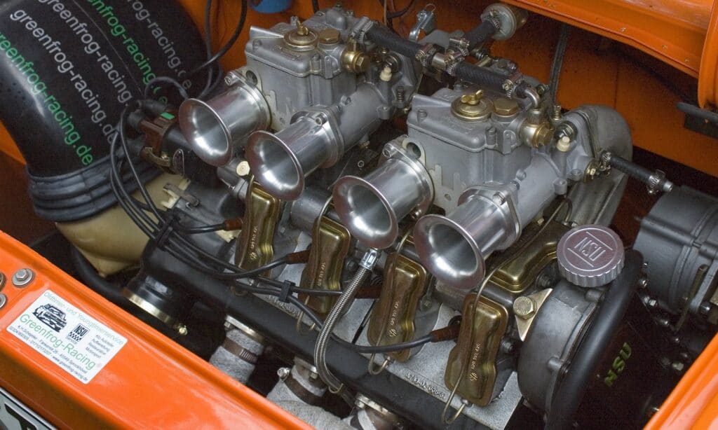 Motor carburado con aumento de potencia