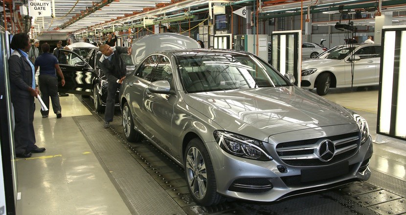 Produktion der Mercedes-Benz C-Klasse im Werk East London (Südafrika) // Mercedes-Benzin C-sarjan tuotanto Itä-Lontoon (Etelä-Afrikka) tehtaalla