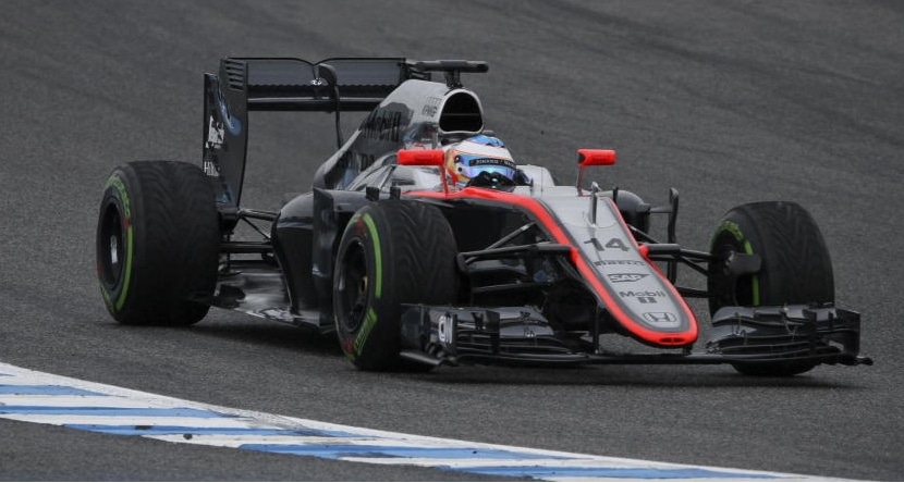 Fernando Alonso pilotando el McLaren MP4-30