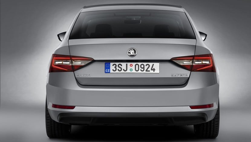 Skoda Superb 2015 detalles