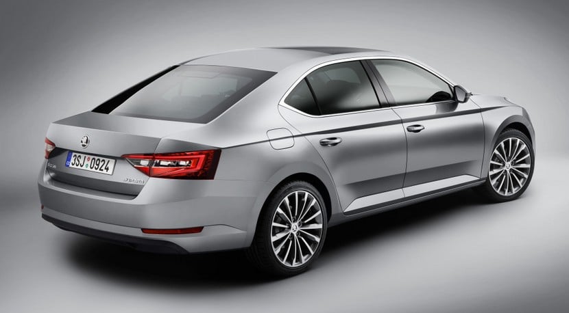 Skoda Superb 2015 oficial