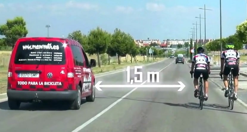 Cómo adelantar a un ciclista