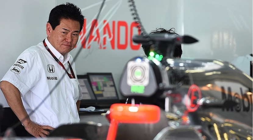 Yasuhisa Arai en el box de McLaren-Honda