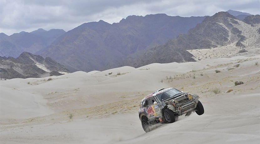 Nasser Al-Attiyah ha perdido el capó de su MINI