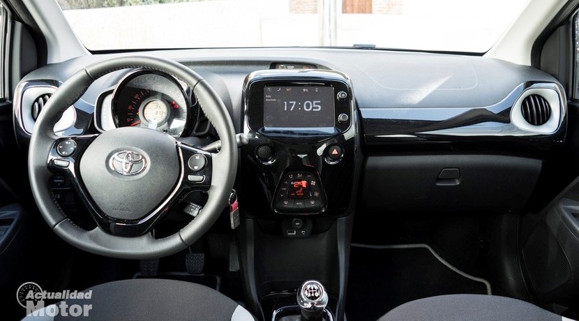 Toyota Aygo 1.0 69 CV x-clusiv interior