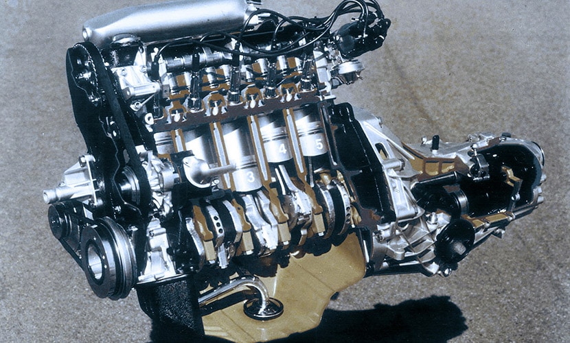 Primer motor de cinco cilindros de Audi