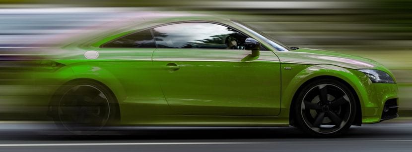Audi TT acelerando