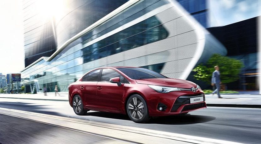 Toyotę Avensis 2017