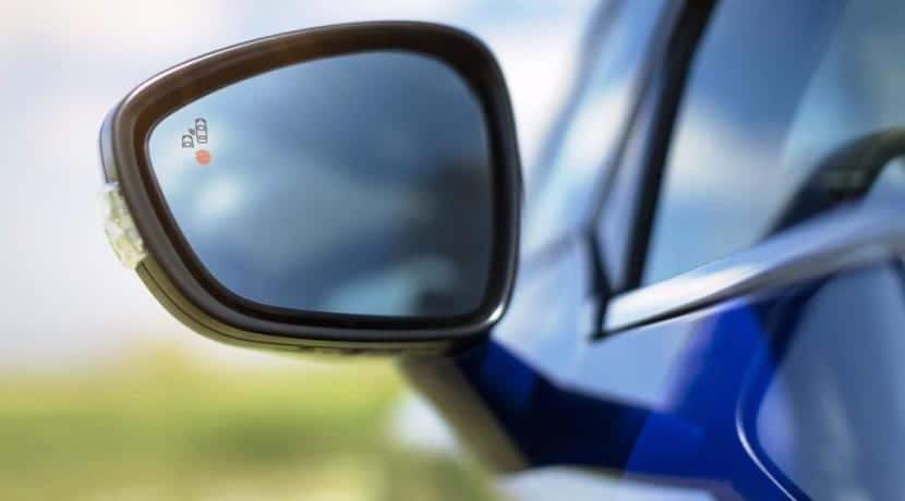 Detalle del retrovisor del Citroën C4 Picasso