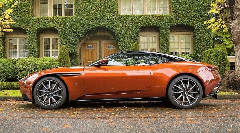 Lateral Aston Martin DB11 S en desarrollo