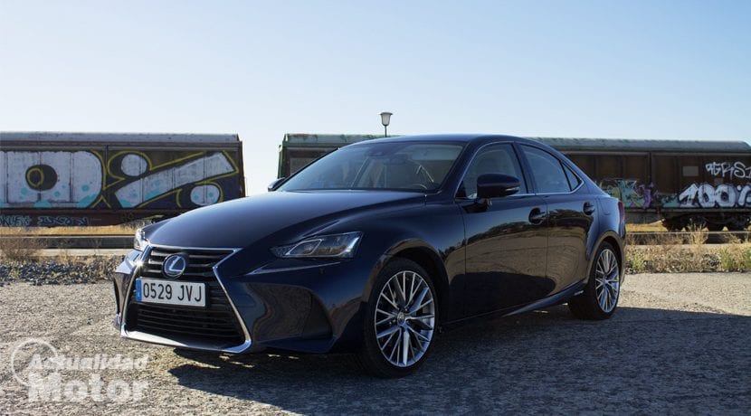 Lexus IS 300h Luxury