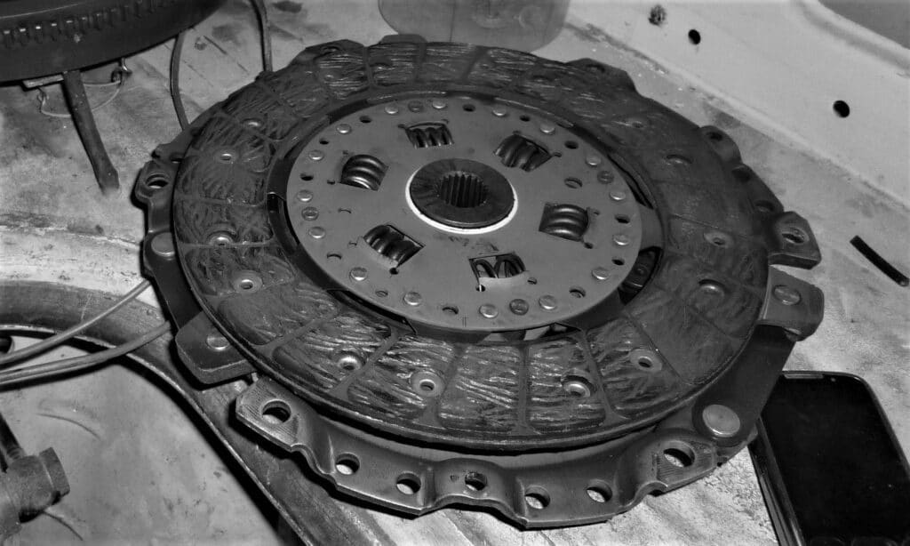 Неисправность двухмассового маховика, какие симптомы?