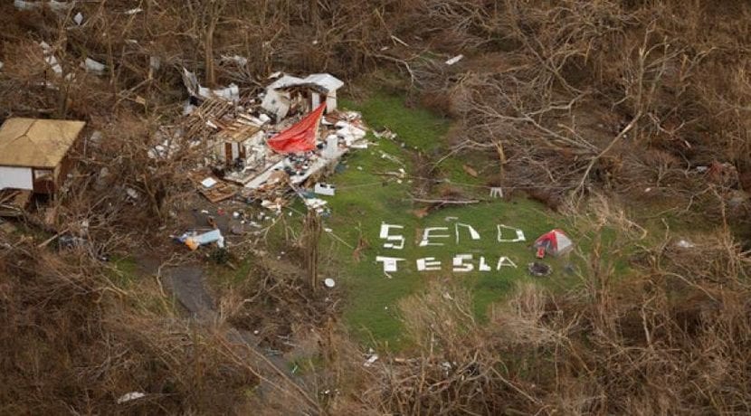 Send Tesla eller send mig en Tesla skrevet med murbrokker