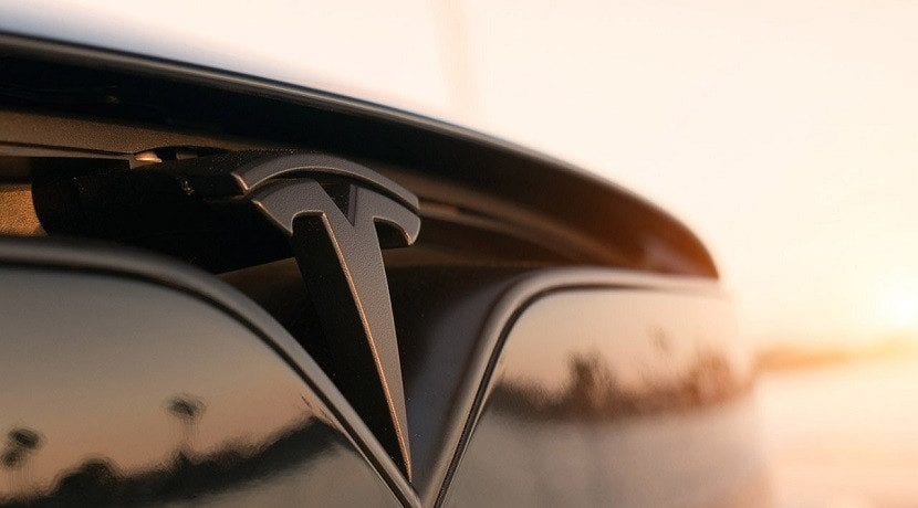 tesla-model-s-t-sportline-logo-frontal