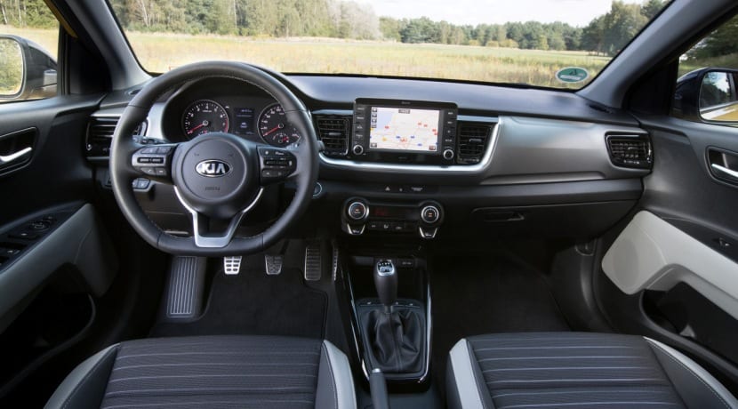 Kia Stonic Ficha técnica gama mecánica precios fotos