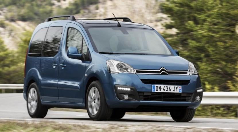 Grille Inférieure Avant Centrale Pour Citroën Berlingo / Peugeot Partner - Modèles 2012 à 2015