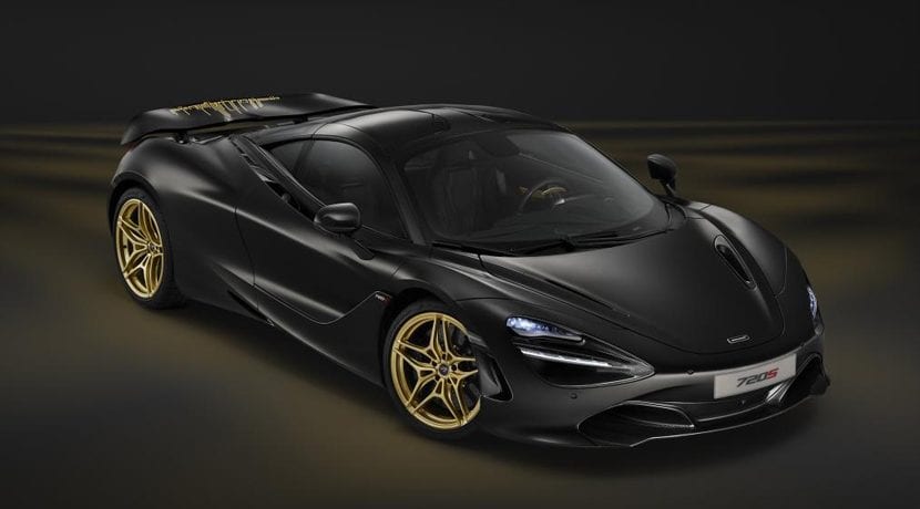 Avtomobilski salon McLaren 720S v Dubaju