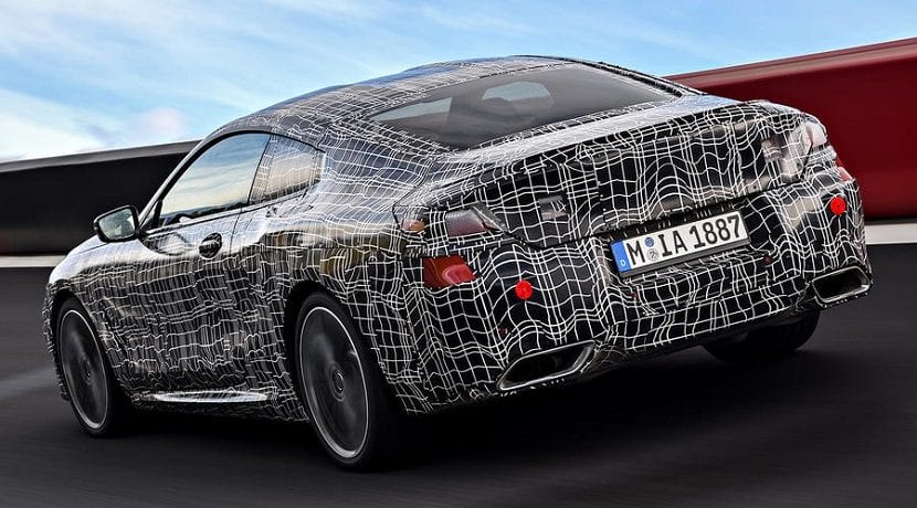 Trasera del BMW Serie 8 camuflado