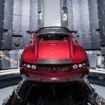 Tesla Roadster en la bodega de carga del SpaceX Falcon Heavy